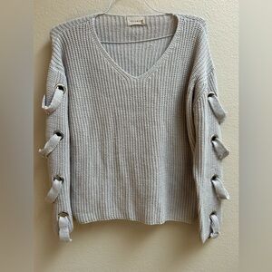 Dreamers by Debut Gray Knit Sweater Women’s Sz L Grommet Loop Sleeve Detail